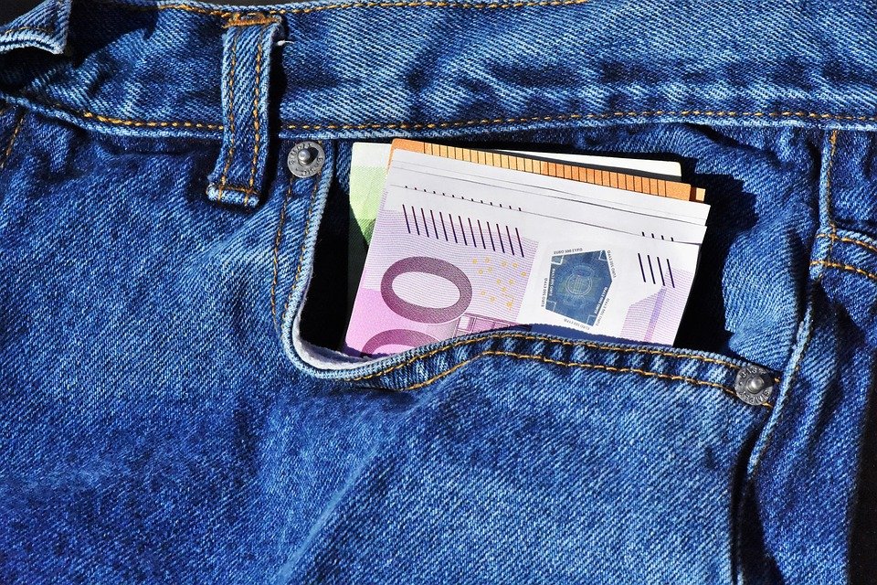 bankovky v kapse